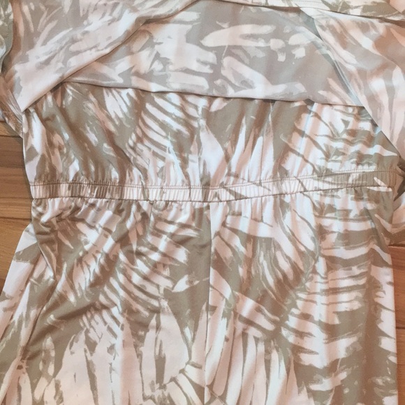 Beautiful women’s jumpsuit Chicos size 1 petite great for work or nite out! - Picture 4 of 6